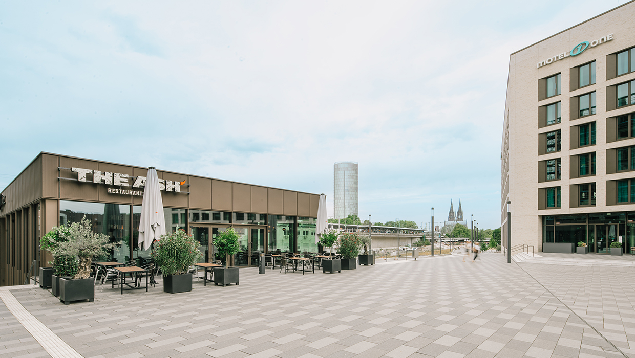 MesseCity Köln Pavillon mit Restaurantbetreiber THE ASH, Außenbereich auf dem Messebalkon | Foto:  Nick Wulff